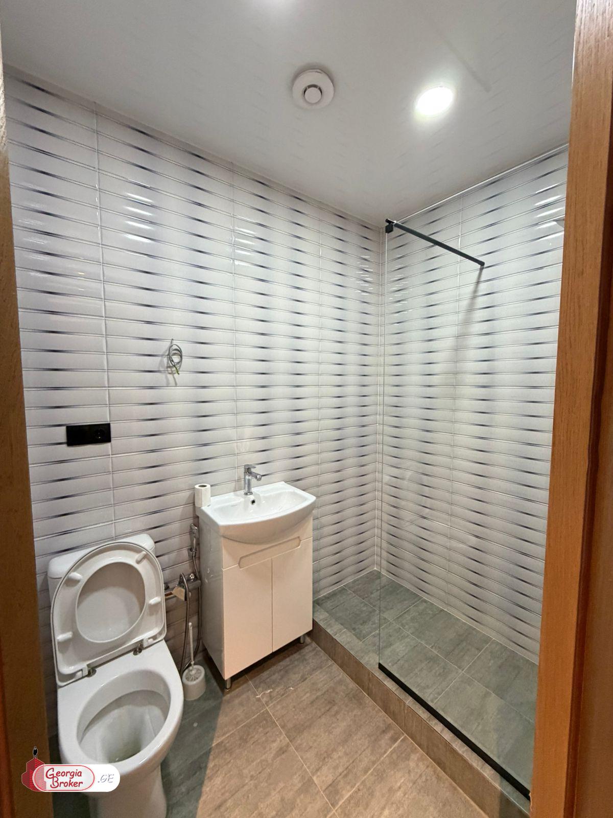 იყიდება ახალი გარემონტებული 7 ოთახიანი სახლი